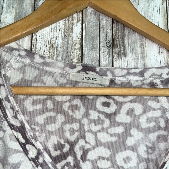 Jodifl White Leopard High Low Long Sleeve Blouse - Picture 6 of 6